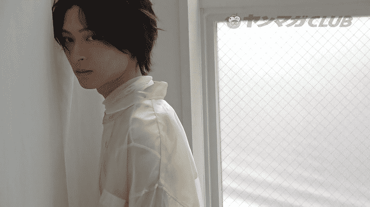 【推しメンFILE・新納直】パジャマ姿からスーツ姿、さらにはユニセックス・ファッションまで。直くんの個性的な魅力が満載！